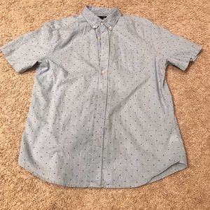 Gap slim fit button down short sleeve shirt.